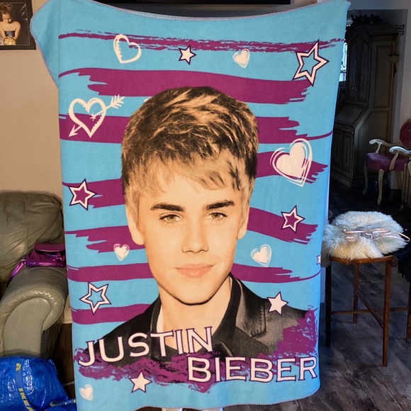 Bravado Other - Justin Bieber vintage 2011 throw fleece blanket Baby Baby Bravado stars hearts
